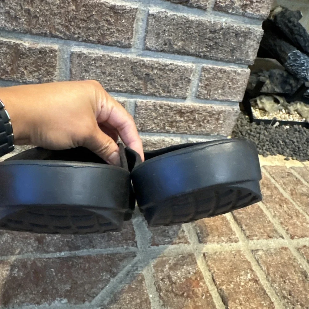 Oofos Recovery Slip-On Sandal M8 W10 Black Flip Flops Gorpcore Athleisure Beach